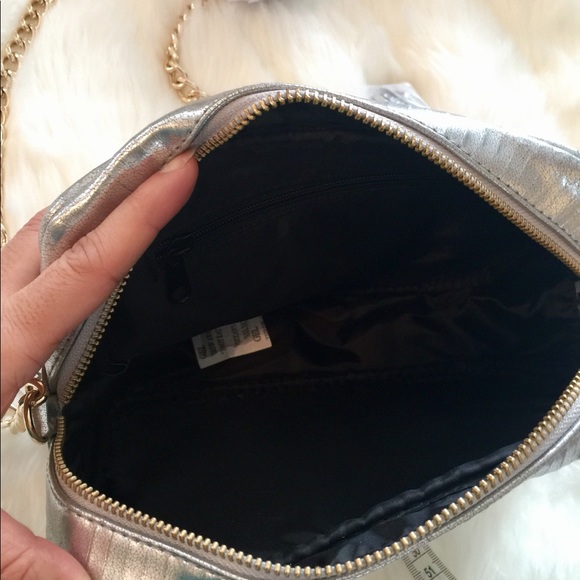 NWT Victoria Secret metallic bag with gold chain - Picture 3 of 7
